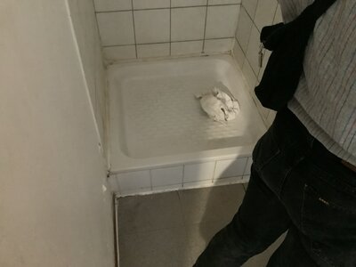bac douche et WC turcs déchets