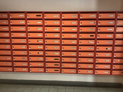 Boîte à lettres métallique