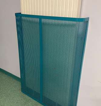Grille perforée de protection radiateur