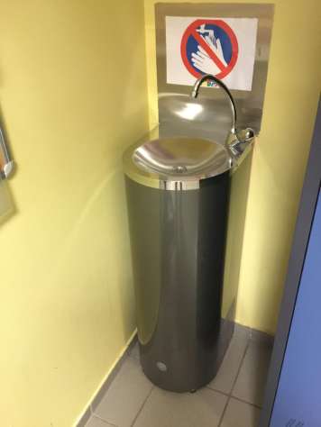 Fontaine à eau sur pied