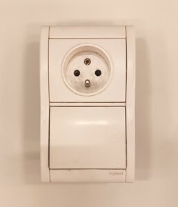 Interrupteur prise LEGRAND