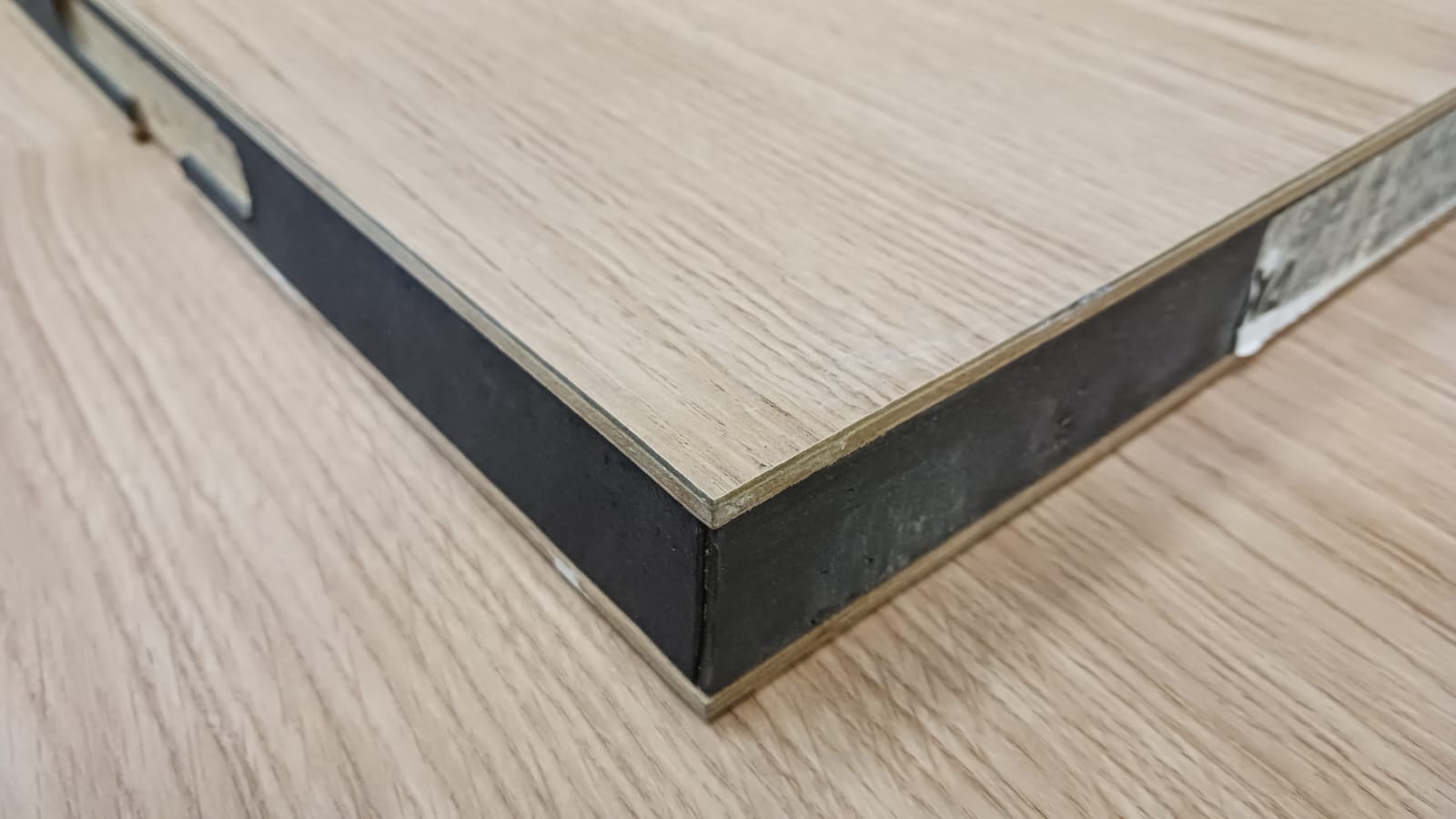 Porte âme pleine bois 5