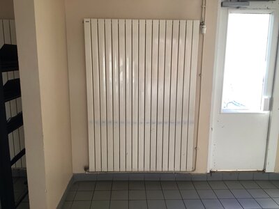 Radiateur métallique à circulation d'eau