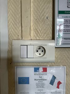 Bloc prise/interrupteur double en saillie