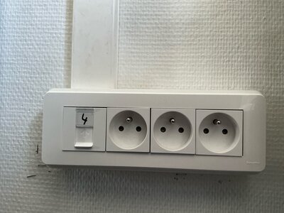 Bloc prise triple + RJ45 en saillie