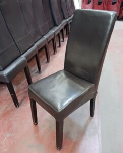 Chaises en cuir noires
