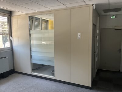 Cloisons modulaires métallique pleine et vitrée
