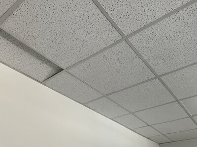Dalle de faux plafond en fibre minérale