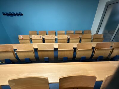 Ensemble table / chaise amphithéâtre - 7 places