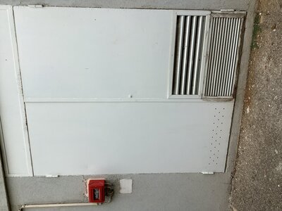 Porte double extérieure métallique