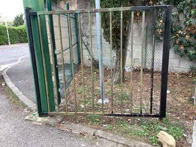 Portail métallique