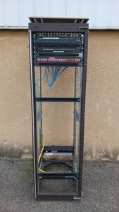 Baie informatique marron