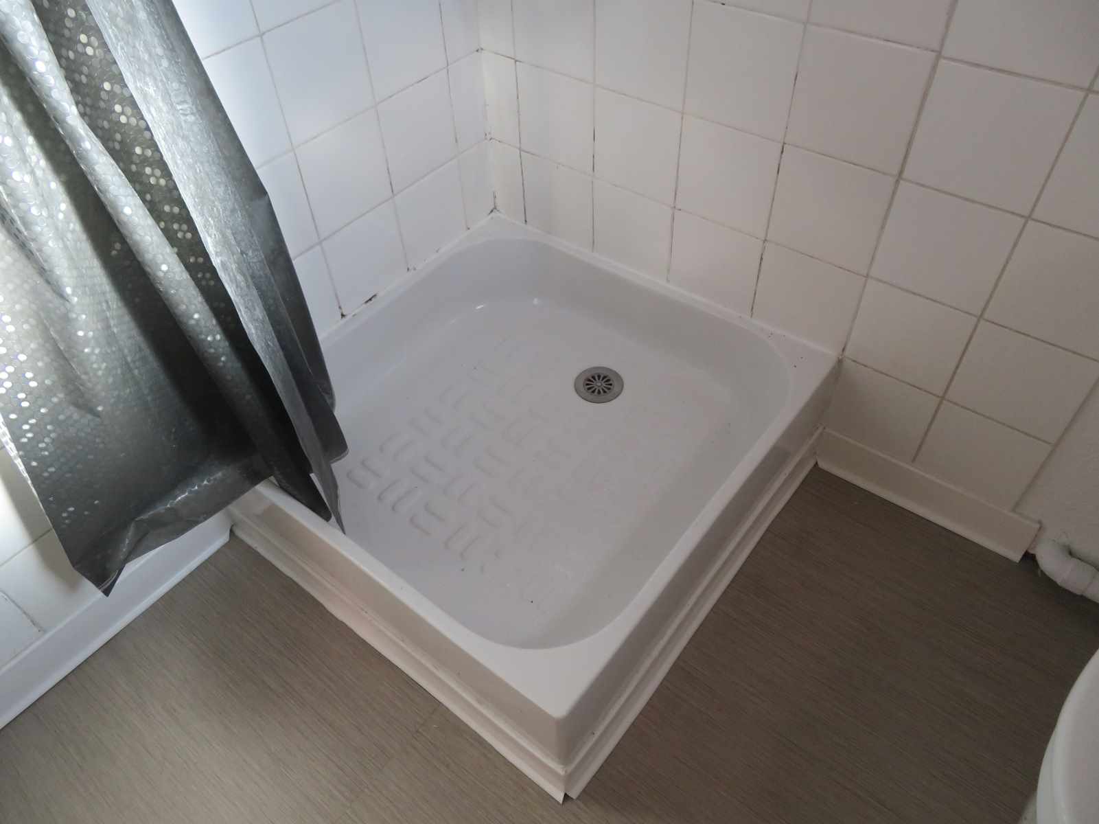 Bac de douche céramique