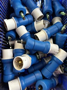 Prises triphasées bleu