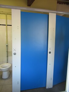 Cloisons séparatives de sanitaires et de vestiaires