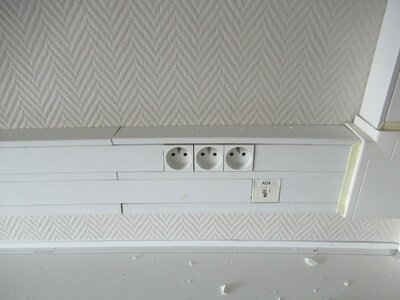 Prise RJ45 dans goulotte