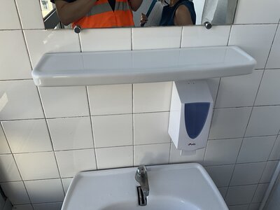 Tablette sanitaire céramique