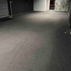 Moquette en dalles avec colle type poisse, Anthracite - Halle B1 et halle B2