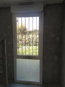 Châssis PVC extérieur avec volet roulant intégré