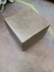 Pouf carré marron