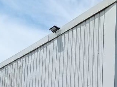 Projecteur LED - Local commercial KIABI - Façade