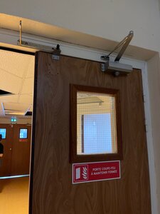 Ralentisseur de porte couloir chambres