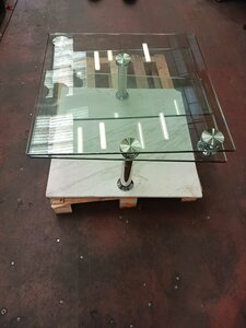 Table basse en verre et socle en marbre